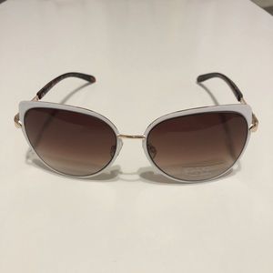Jessica Simpson sunglasses